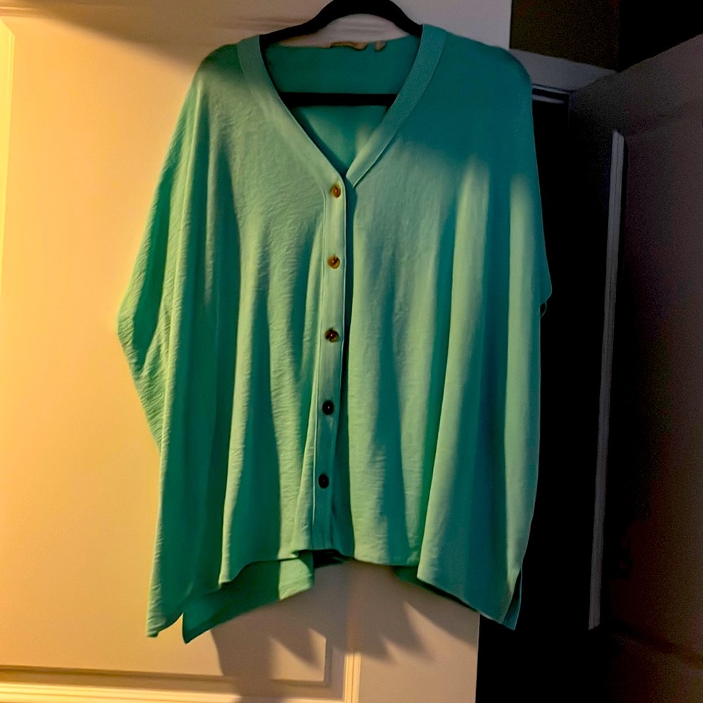 Swing top button front